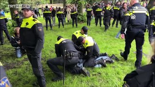 Hollanda'da Filistin yanlısı göstericilere coplarla müdahale