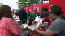 NO COMMENT: Un picnic gigante a los pies del Arco del Triunfo de París