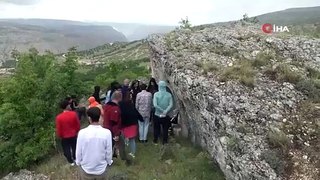 2 bin yıllık kaya mezarları görenleri şaşırtıyor