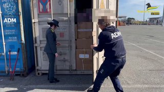 La Spezia, sequestrate al porto oltre 7.900 paia di scarpe contraffatte