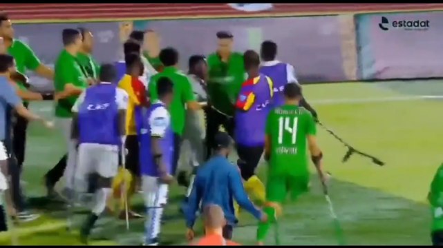 Video, rissa a colpi stampelle nella finale di Coppa d'Africa amputati