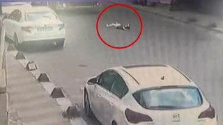 İstanbul Sultanbeyli'de 8 yaşındaki çocuğa İETT otobüsü çarptı; kaza anı kamerada