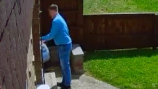 Tory canvasser steals Labour leaflet from letterbox