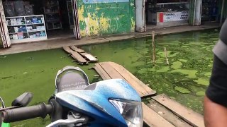 Genangan Air di Depan Pertokoan di pasar Remu Kota Sorong