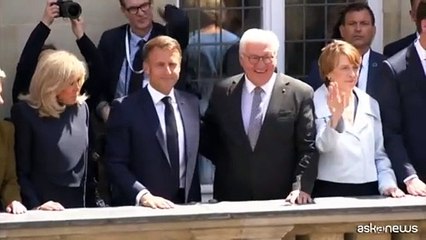 Macron spinge Scholz su linea interventista, ma cancelliere resta vago