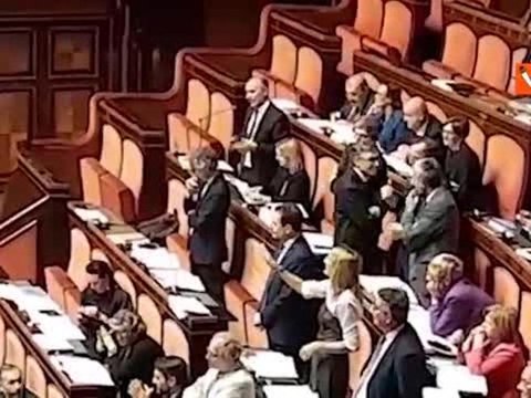 Rissa in Aula al Senato tra Menia (FdI) e Croatti (M5S) sul Premierato, seduta sospesa