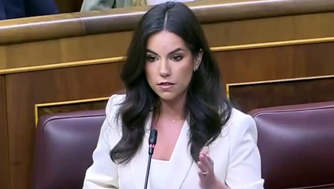 Diputada del PP riñe a una compañera de partido por aplaudir el discurso de Vox