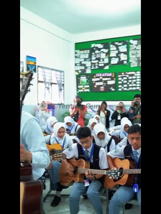 Alan Walker ke SMA Al Azhar Medan, Temui Guru-Siswa Viral Nyanyikan Lagunya