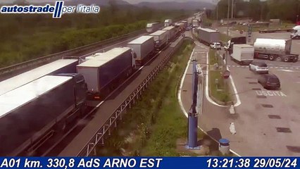 Lunghe code sull'A1 fra le uscite di Valdarno e Incisa: le immagini