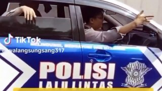 Aksi Menegangkan Polisi Uber Pajero Pelat Palsu