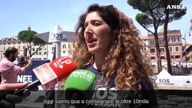 Migranti, Sos Mediterranee in piazza a Roma per la petizione Non sto a guardare