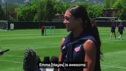 Скачать видео: 'Emma is a legend' - Hayes takes first training session as USA boss