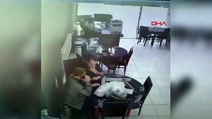 AK Parti Kürtün Gençlik Kolları Başkanı bıçaklı saldırıda yaralandı; olay kamerada