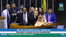 Deputado encena aborto durante sessão do Congresso em ato de protesto