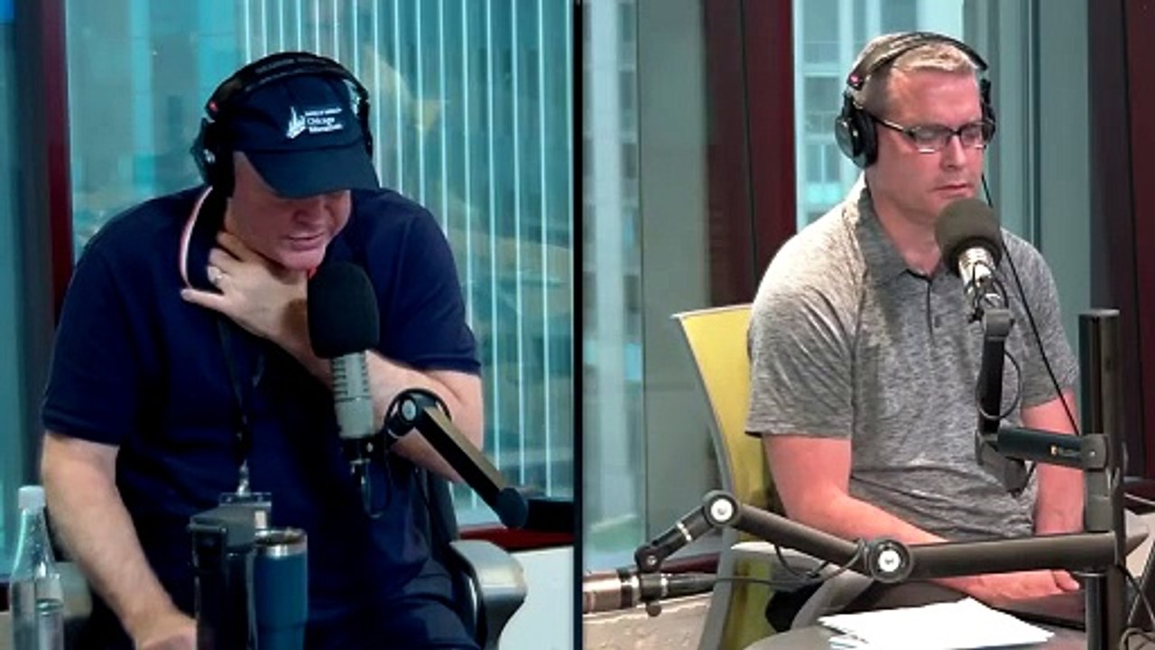 Chris Chelios is fired up to sing 7th-inning stretch at Cubs-White Sox game