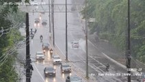 Chuva intensa gera vários transtornos em João Pessoa e litoral está sob alerta do INMET