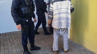 Fiscalização rotineira leva à detenção de homem com mandado de prisão em aberto em Cascavel