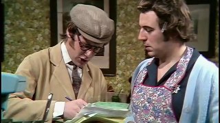 Monty Python's Flying Circus S02 E01 - Dinsdale!