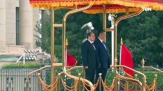 الرئيس  السيسي يقوم بزيارة النصب التذكاري للجندي المجهول بميدان  تيانانمن  بالعاصمة الصينية بكين