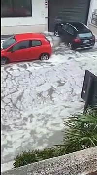 Grandinata a Nardò, la città attraversata da un fiume di ghiaccio. Distrutte le coltivazioni nel Salento