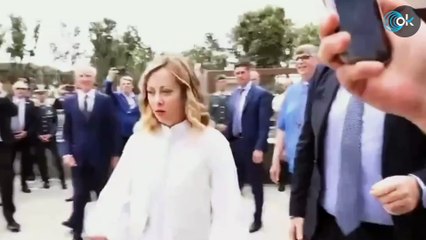 Meloni se venga del insulto del líder de Campania al presentarse: "Soy la zorra de Meloni, ¿cómo está?"
