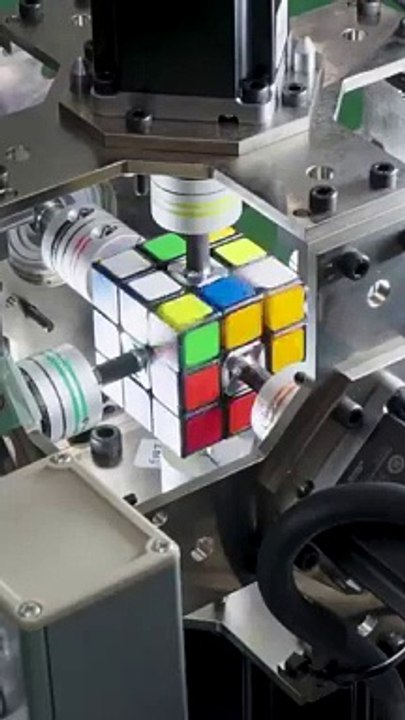 Un Robot Bat le Record du Monde de Rubik's Cube en 0,305 Seconde