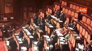 Premierato, protesta opposizioni in Aula, senatori tolgono la giacca (obbligatoria da regolamento)