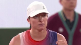 Świątek saves match point to beat Osaka in classic