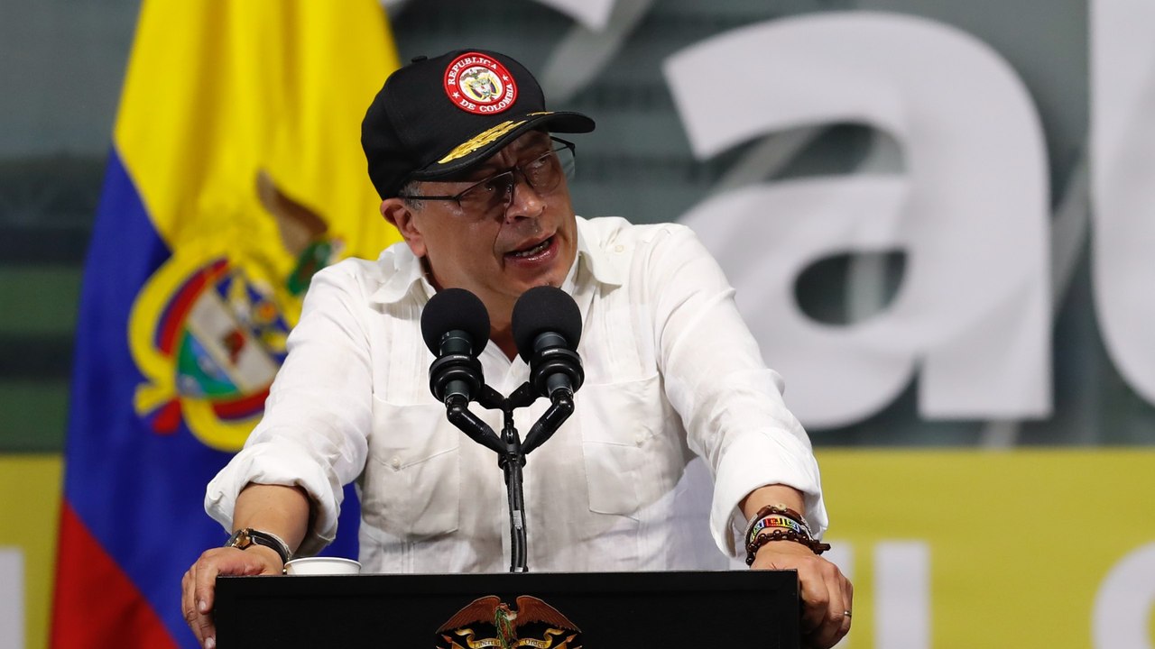 "Petro en su campaña reiteró su posición de destruir el sistema de salud actual, nada de esto sorprende": exministro de Salud de Colombia
