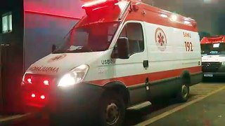 Paciente com AVC hemorrágico aguarda desde às 18h por vaga dentro da ambulância