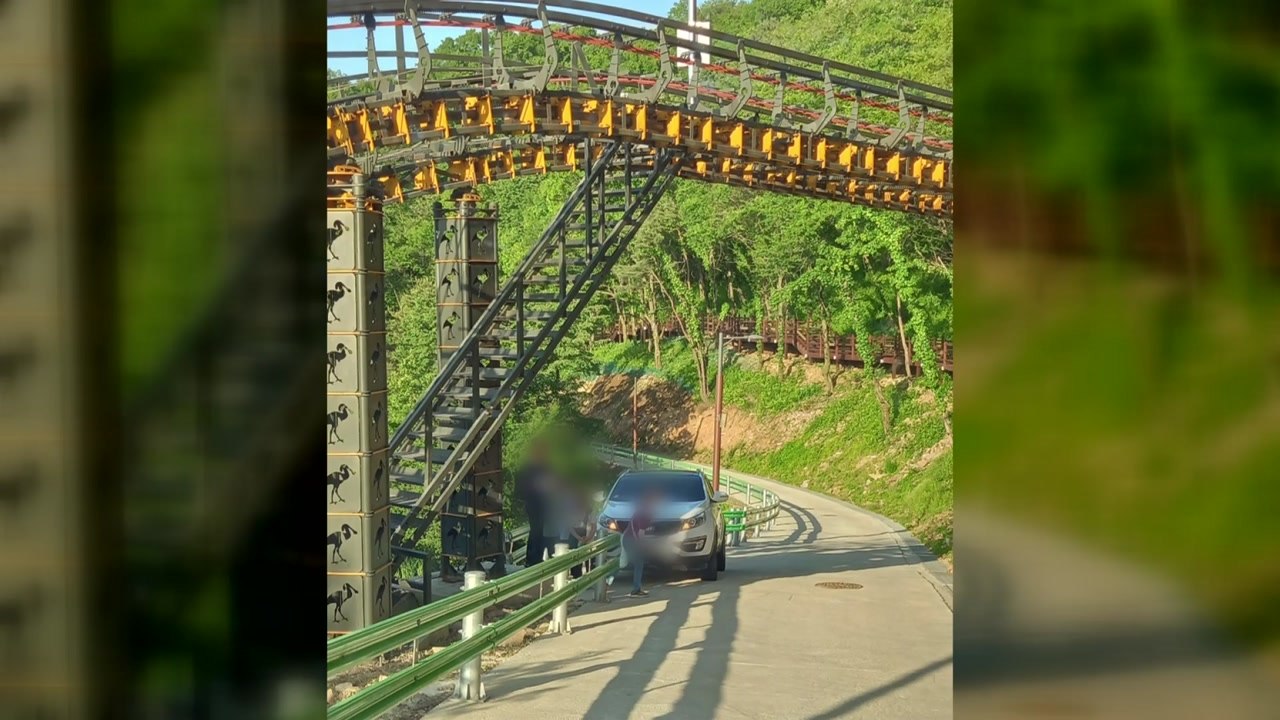갑자기 멈춘 모노레일...한때 27명 고립 / YTN