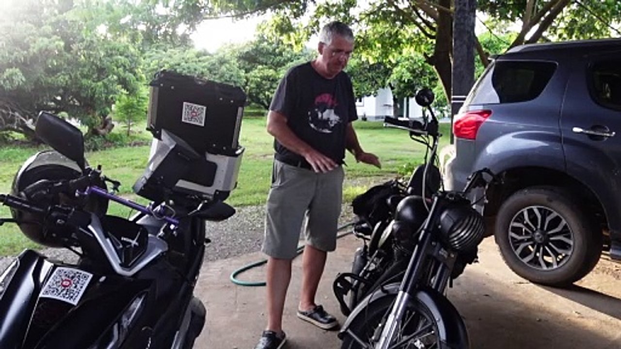 Auspacken. DANKE!  #thailand2023  #tasche  #motorrad  #auswandern  #alltag