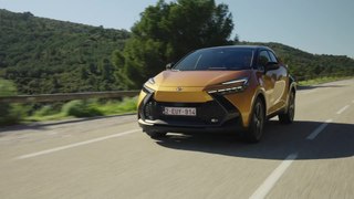 2024 Toyota C-HR PHEV Trailer