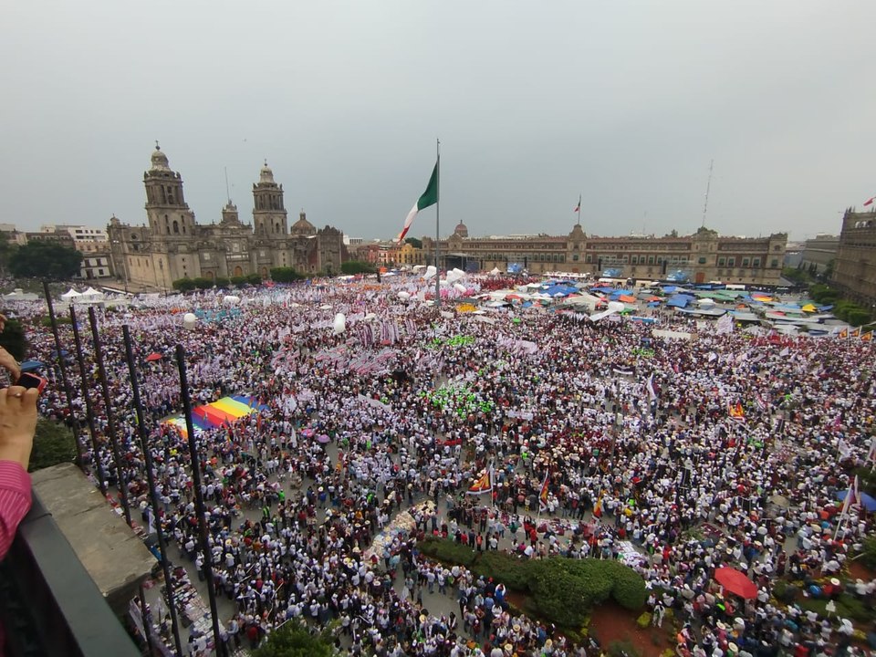 Sheinbaum cierra su campaña presidencial ante un Zócalo lleno