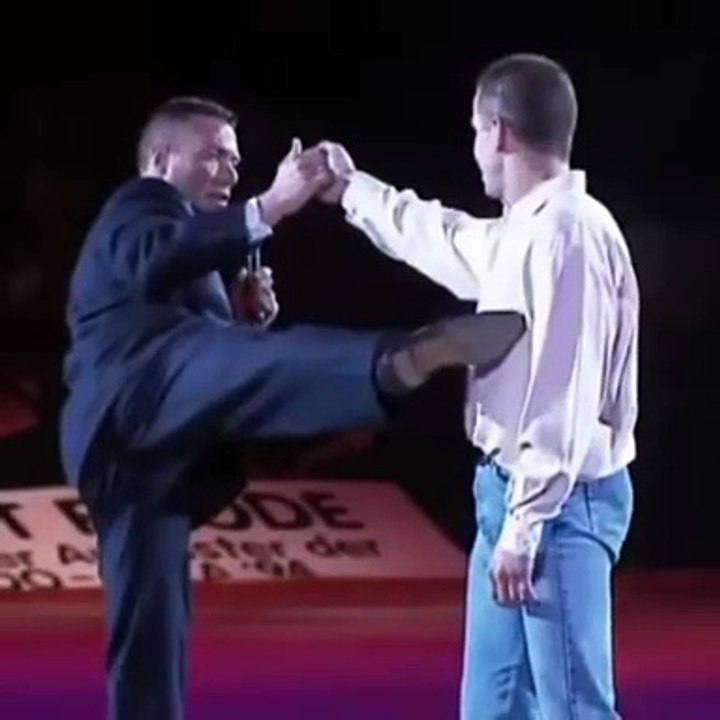 Jean Claude Van Damme - kick Demonstration