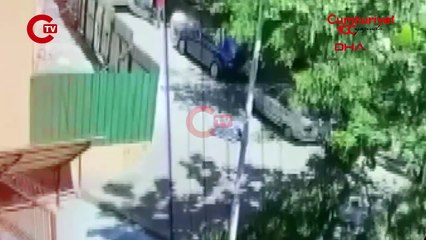 Beşiktaş'ta yokuşta kayan minibüs ağaçlık alana daldı