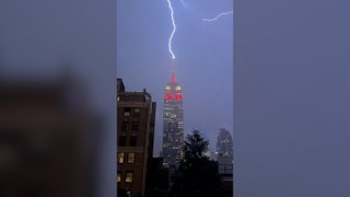Moment lightning strikes Empire State Building captured in dramatic video