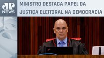 Moraes defende regulamentação das redes sociais em sessão de despedida do TSE