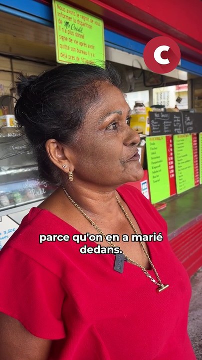 Saint-André : Démolition de la salle des fêtes