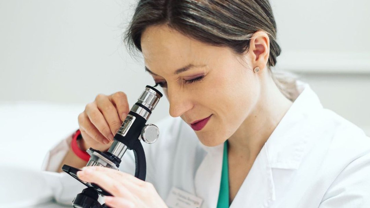 Hablamos con Paloma Borregón, especialista en dermatología estética sobre las diferentes etapas por las que pasa la piel