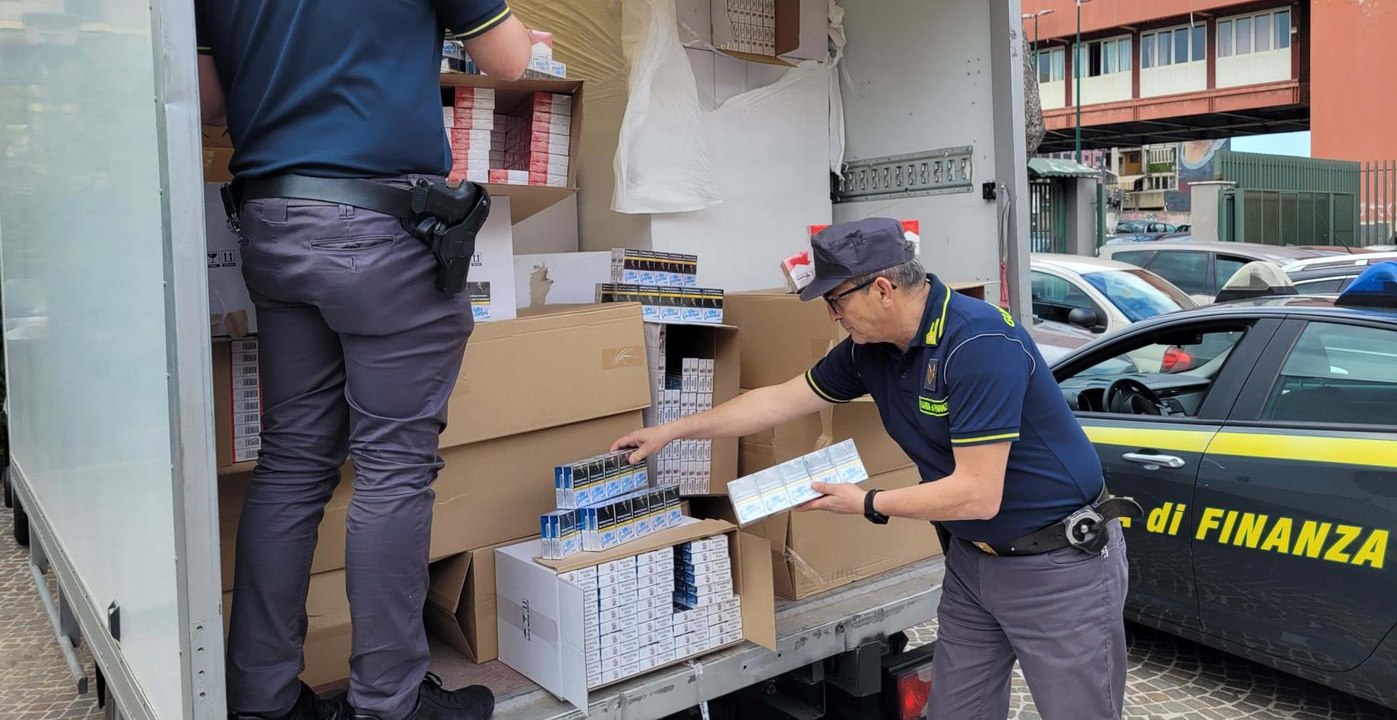 2 tonnellate di sigarette di contrabbando sequestrate tra Napoli e Caserta (30.05.24)
