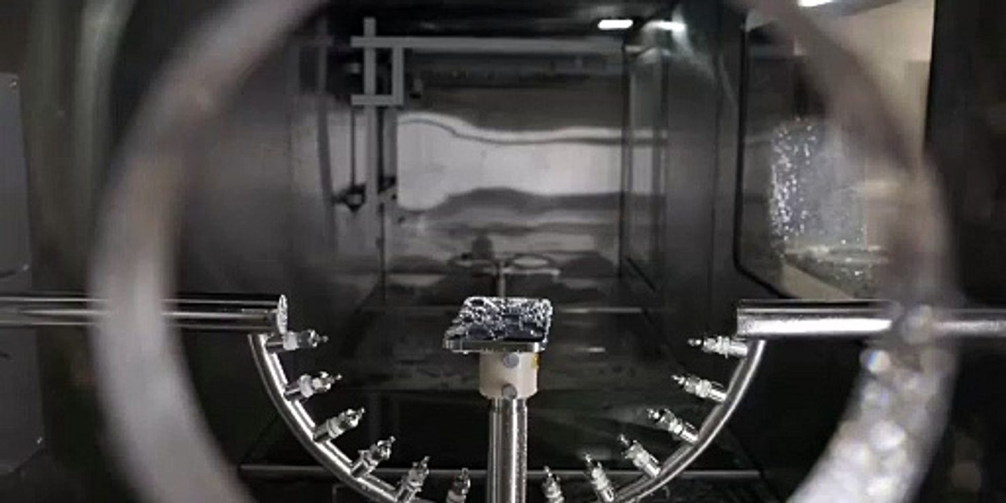 Apple'ın ''iPhone dayanıklılık testi'' videosu yayınlandı