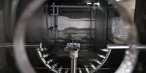 Apple'ın ''iPhone dayanıklılık testi'' videosu yayınlandı