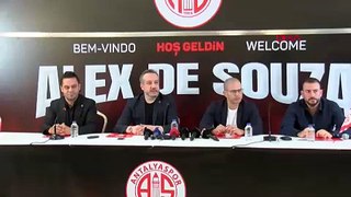 Alex de Souza'dan 2 yıllık imza