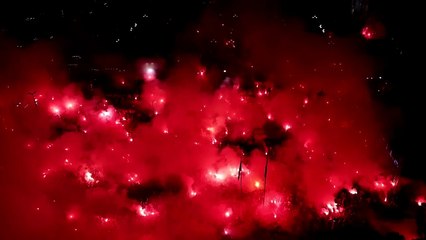 La fête incroyable des supporters dans les rues d'Athènes