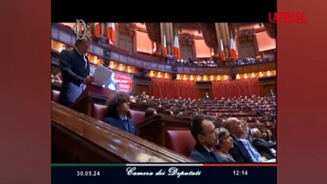 Matteotti, Preziosi interpreta il discorso di 100 anni fa: standing ovation alla Camera
