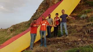 Taraftarlar, tepeye 500 metrekarelik Galatasaray bayrağı astı