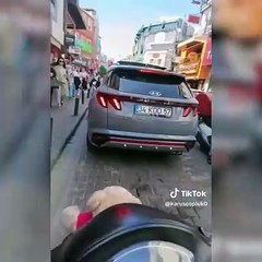 Yasaklı köpeği motosikletiyle ağızlıksız dışarı çıkardı, yola atlaması için talimat verdi: Öldür onu