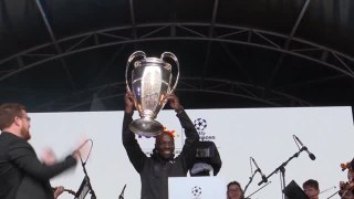 Ligue des champions - Le trophée est à Londres, Makélélé le présente aux fans