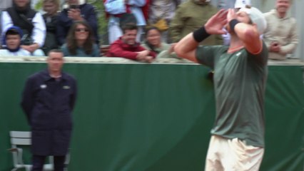 2e tour : Zizou Bergs lance un chant avec le public après sa victoire !